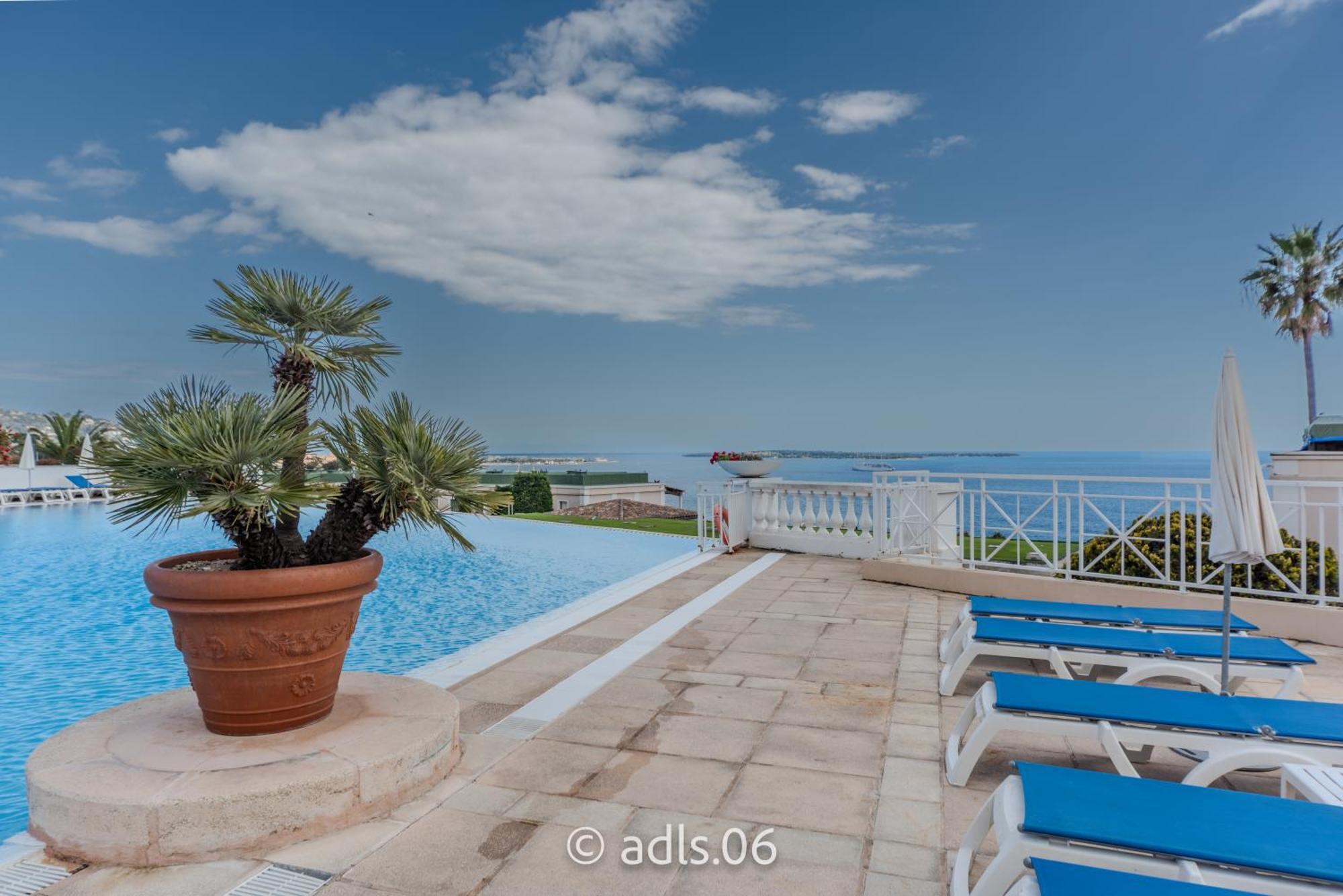 Un Studio De Charme Vue Mer & Piscine D'Exception Cannes Luaran gambar